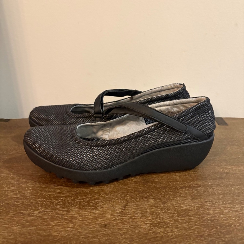 Tsubo Black Woven Mary Jane Wedge Shoes Metallic Textured Bubble Sole 11